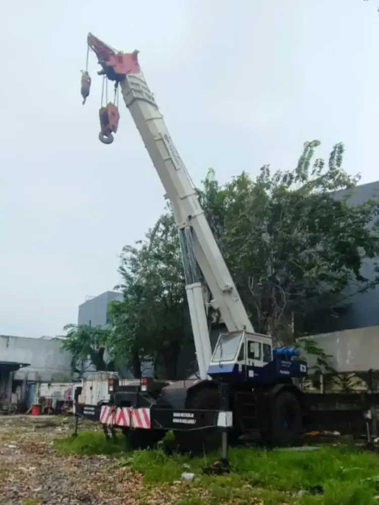 Raughterain crane tadano 50 ton tahun 2001