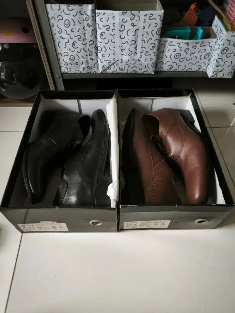 Jual - Sepatu Keeve Warna Hitam & Coklat