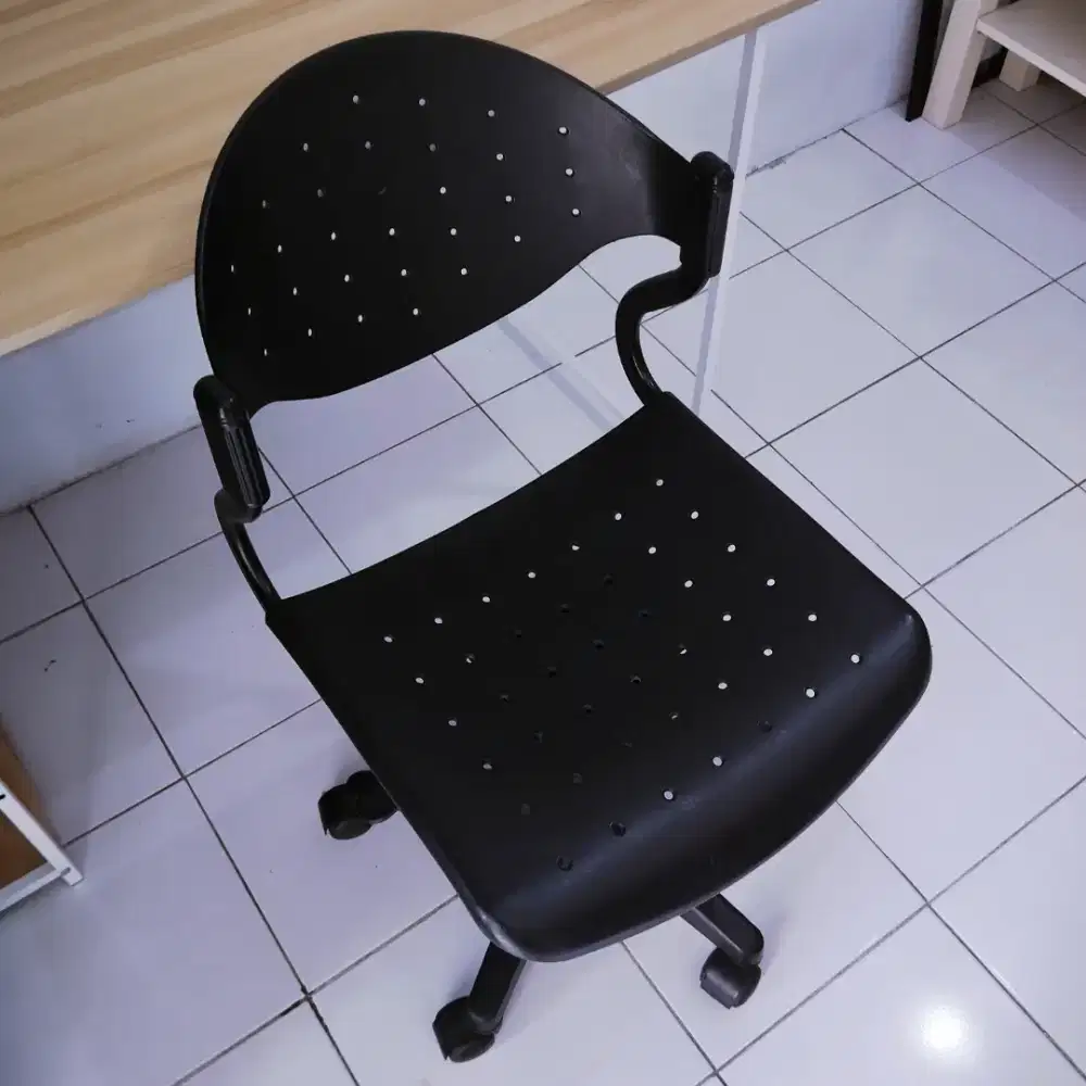 KURSI KANTOR INFORMA HITAM