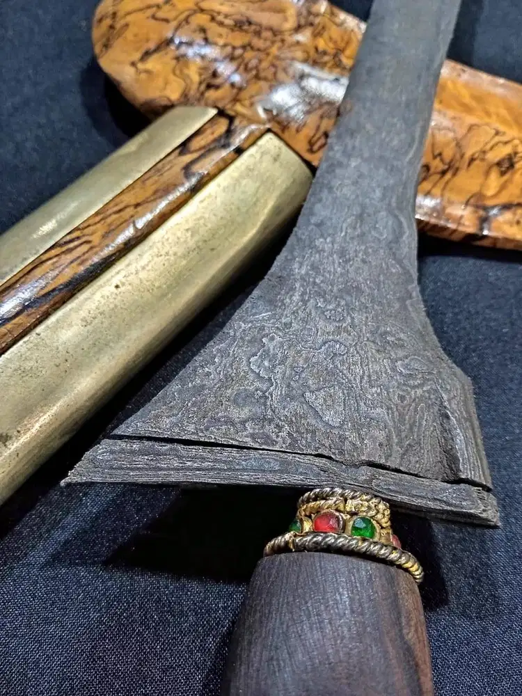 Keris Sepuh Brojol pamor Pedaringan Kebak Tangguh Demak