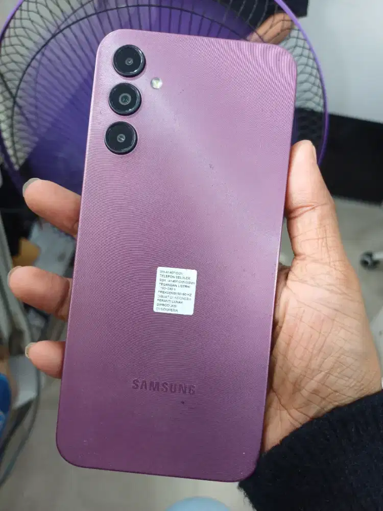 Sansung a 14 5g Unit charger minus pemakaian aja yg lain normal