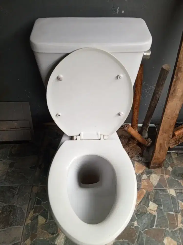 Toilet duduk second berkualitas merk Toto