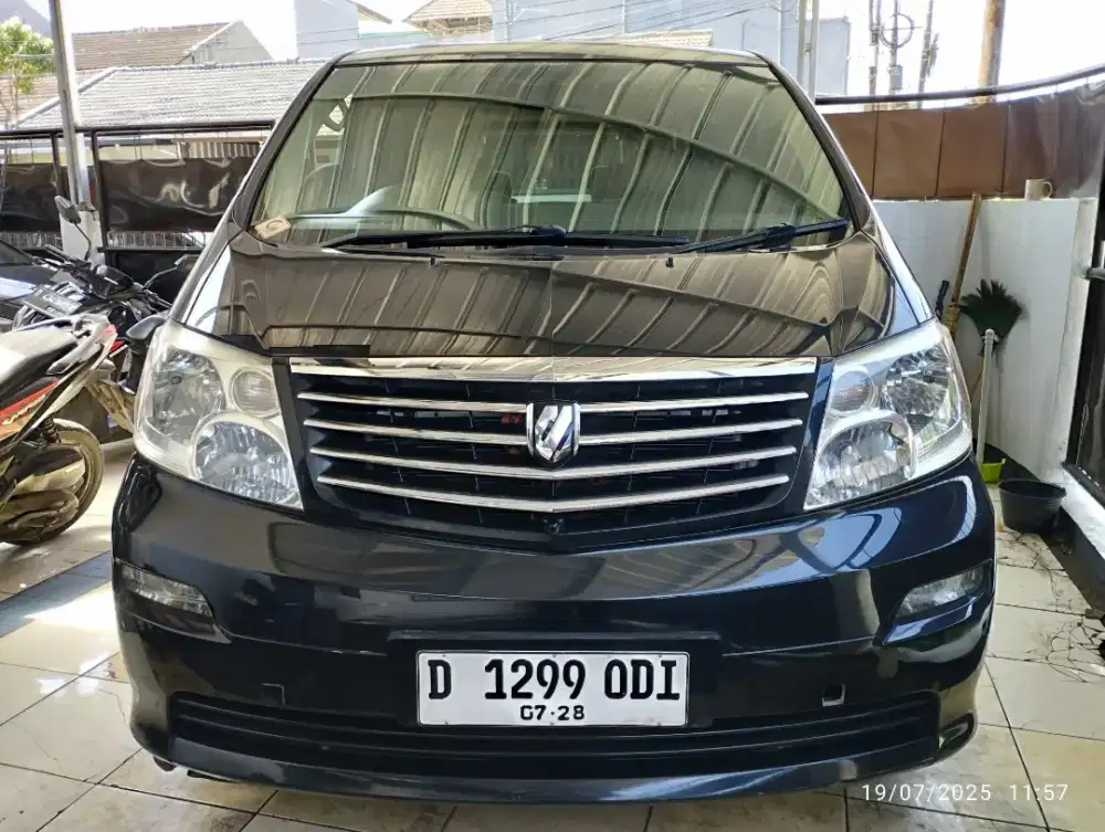 Mulus Alphard V AT Hitam