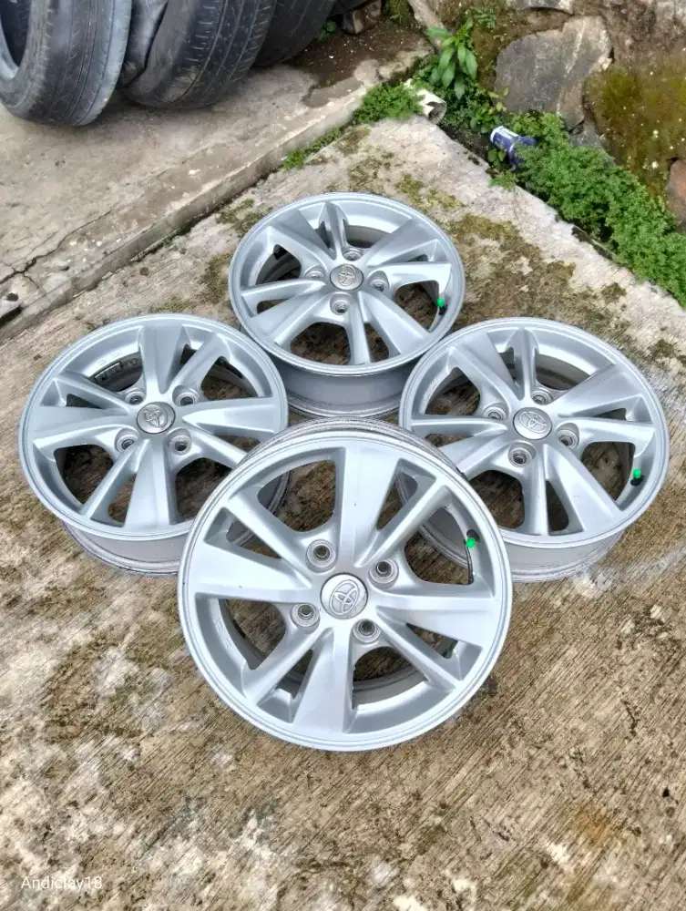 Velg OEM Avanza Veloz R15 pcd 4x114
