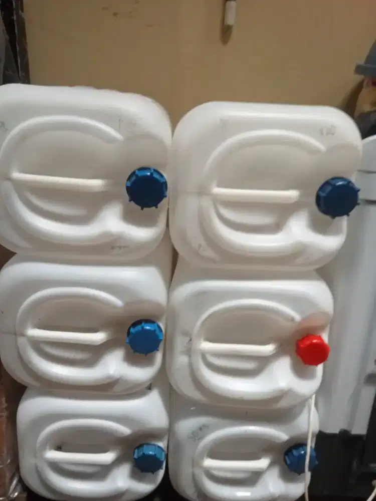 Jerigen bekas madu