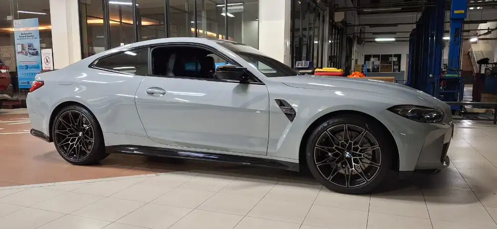BMW M4 2023 Bensin