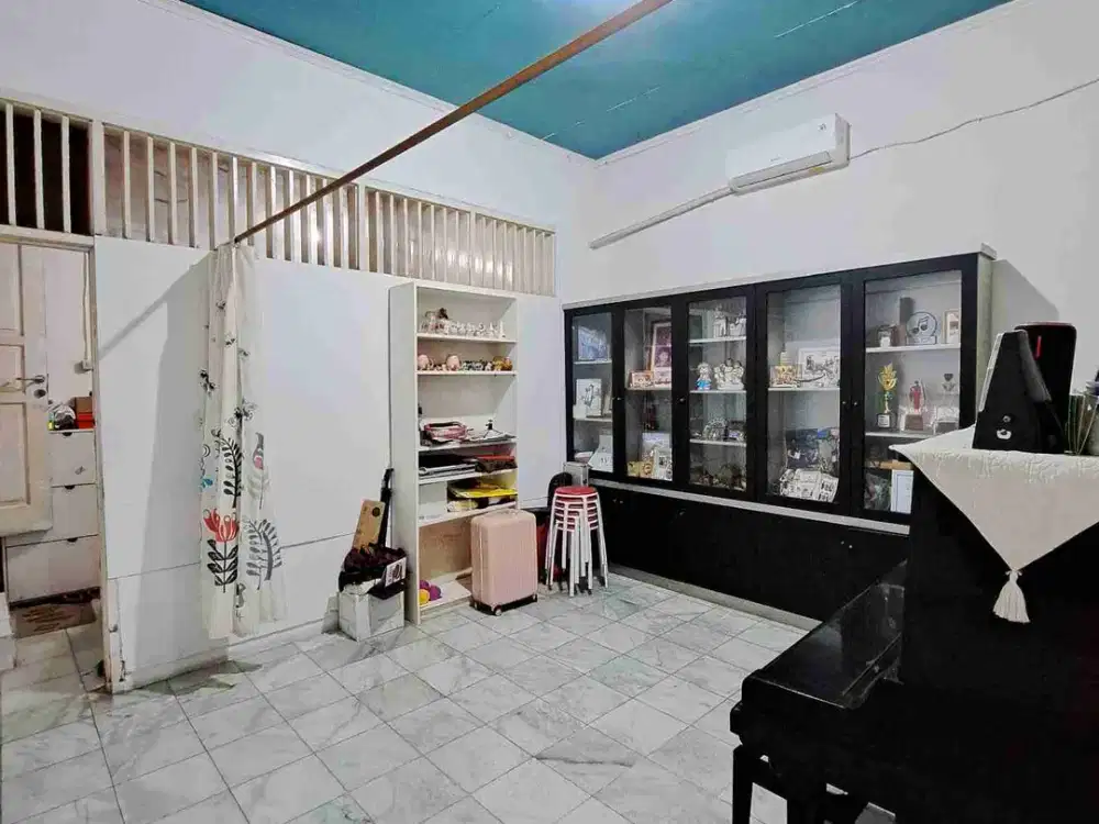DISEWAKAN! LOKASI STRATEGIS! Rumah di Kepa Duri Taman Ratu - Jakarta Barat