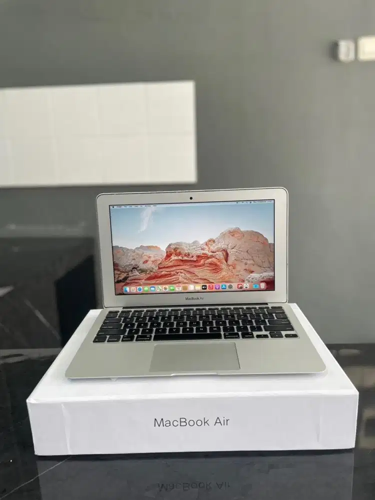 MacBook Air 13 inch RAM 8 GB/SSD 128 GB