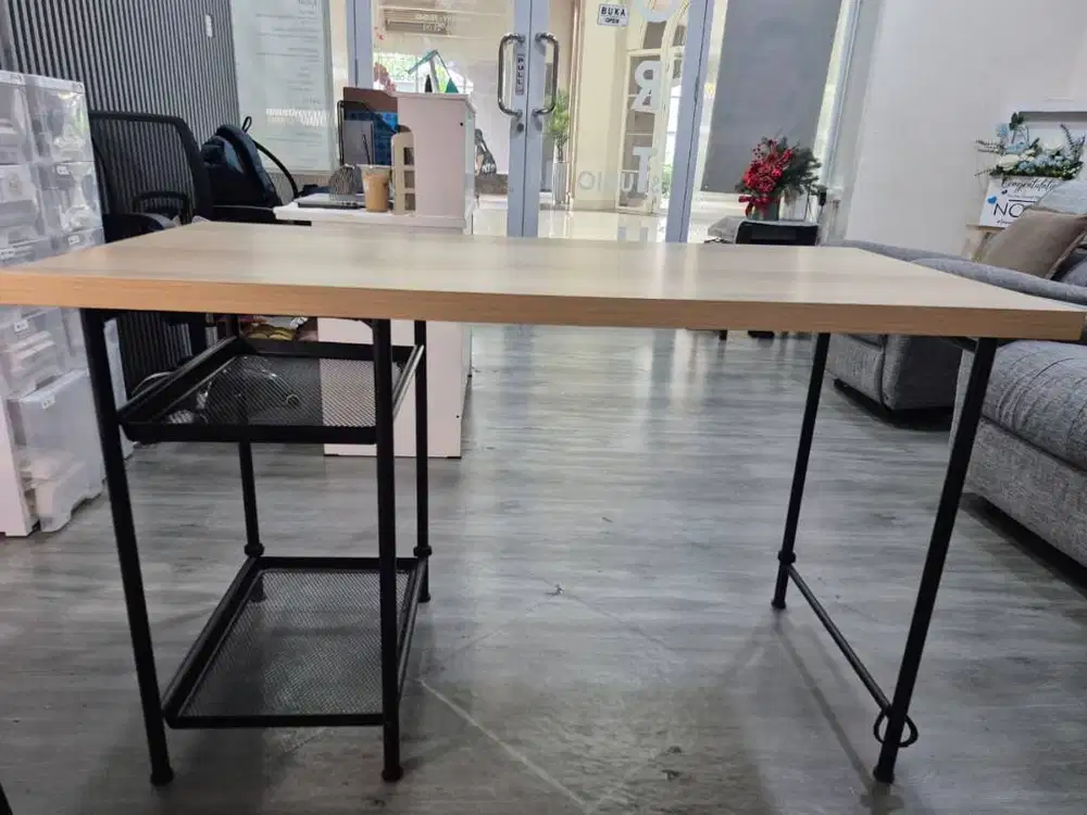 Dijual Meja Kantor / Meja Belajar Like New Kondisi Bagus
