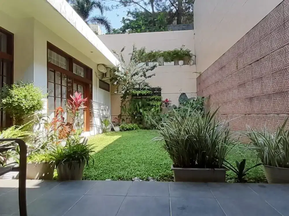 Rumah kokoh full jati dan marmer di setrasari