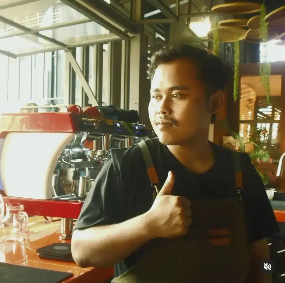 MENCARI PEKERJAAN PENGALAMAN BARISTA DAN HEAD BAR