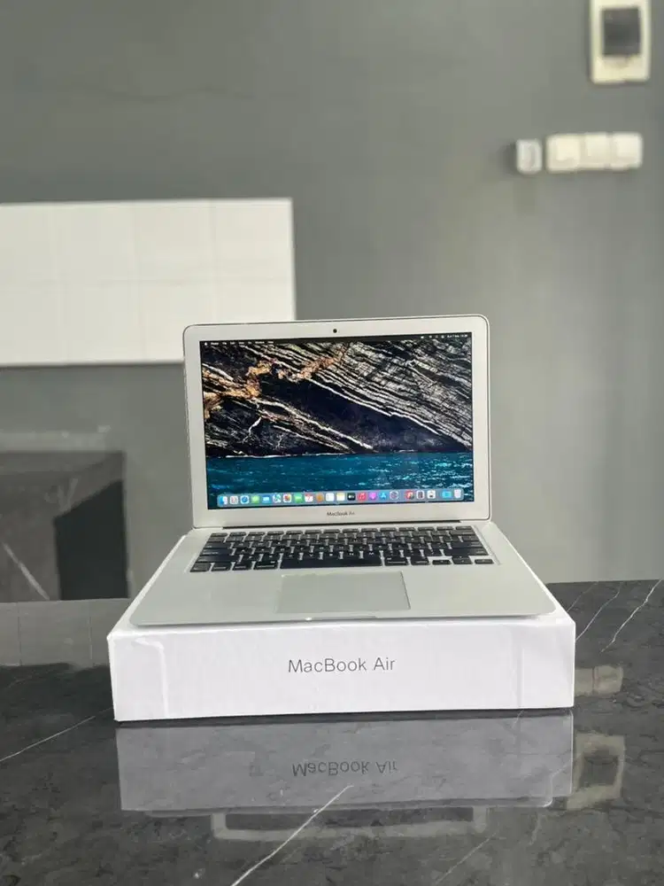 MacBook Air 11 inch 2014 RAM 4 GB/SSD 128 GB