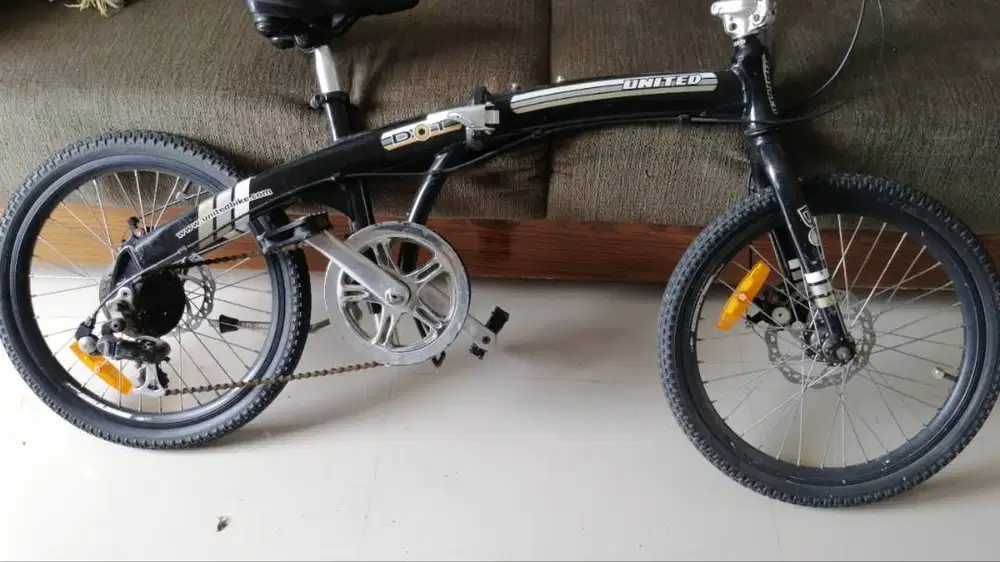 Sepda Lipat United Dot