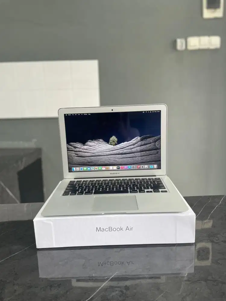 MacBook Air 13 inch 2017 RAM 8GB/ssd 256 GB