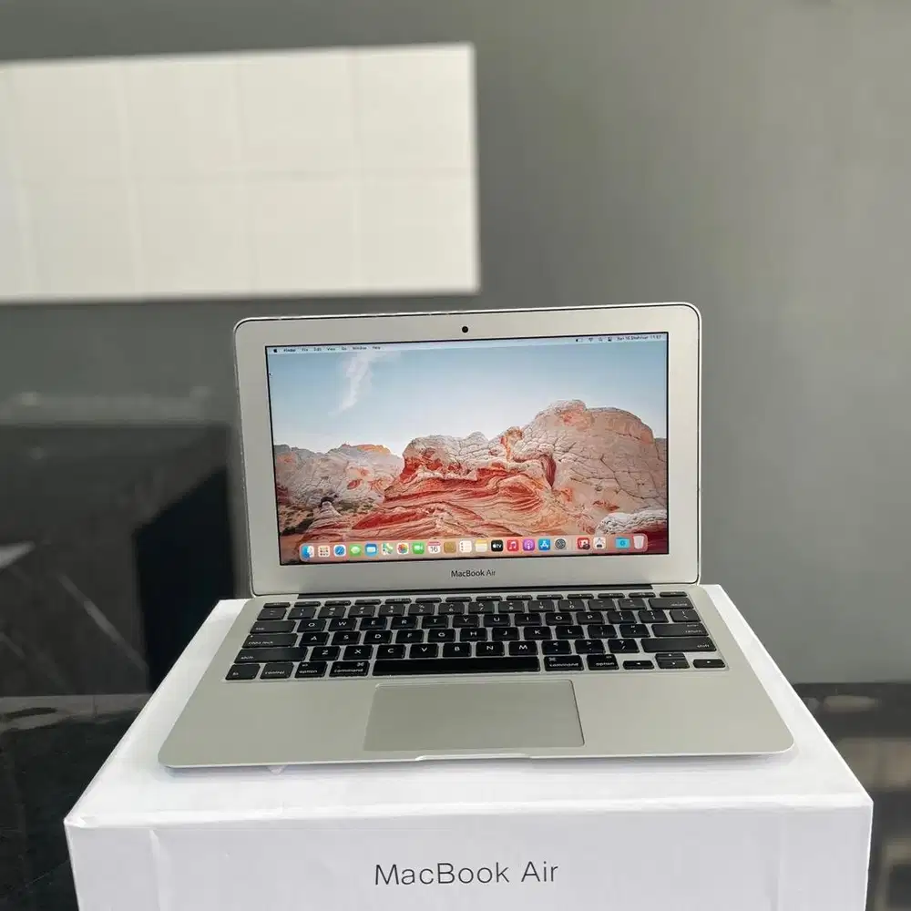 MacBook Air 11 inch 2015 RAM 4 GB/SSD 128 GB