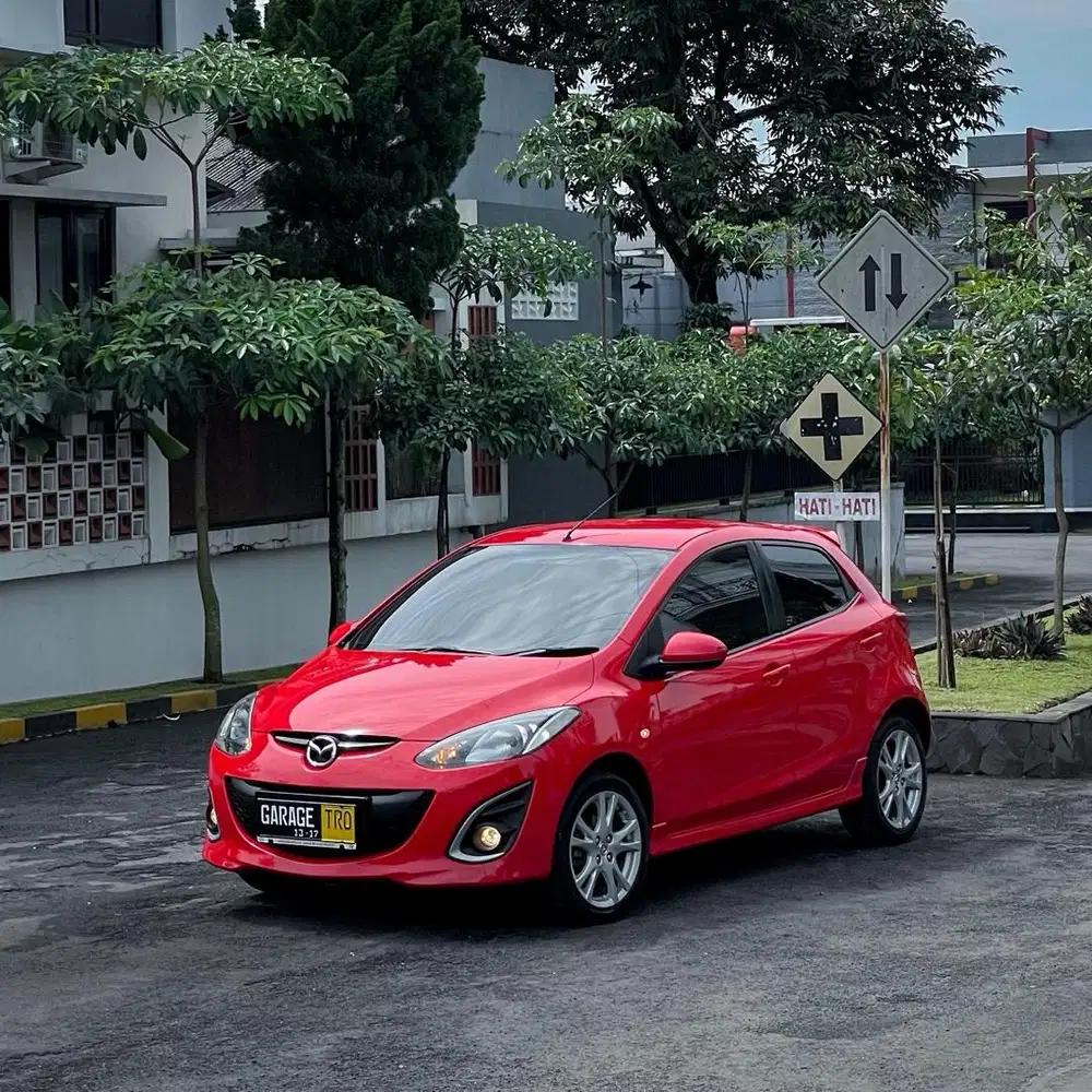 Istimewa LowKM! Mazda 2 R AT 2011 Fulloriginal