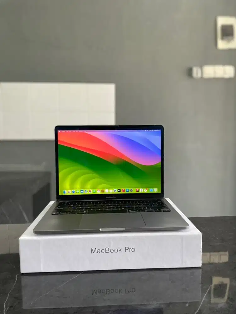 MacBook Pro 13 inch 2017 RAM 8GB/SSD 128 GB