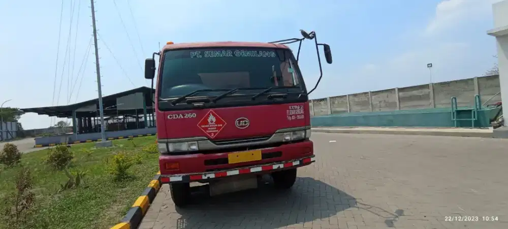 Nissan CDA 260 tronton 6x2 long sasis tangki tahun 2013