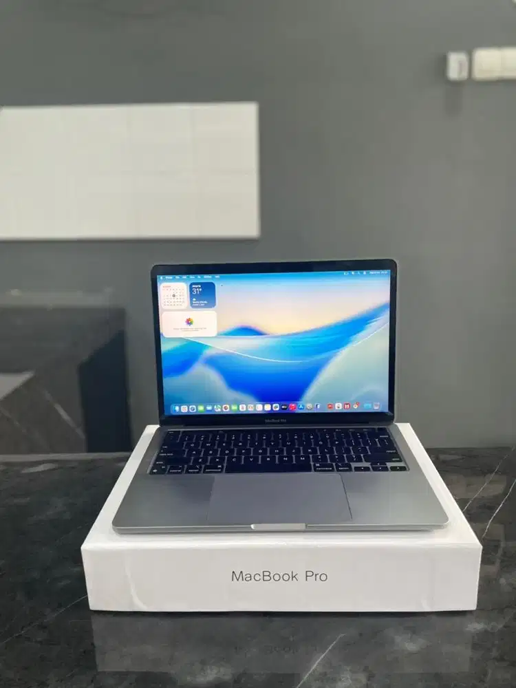 MacBook Pro 13 inch 2020 M1 RAM 16GB/SSD 512 GB