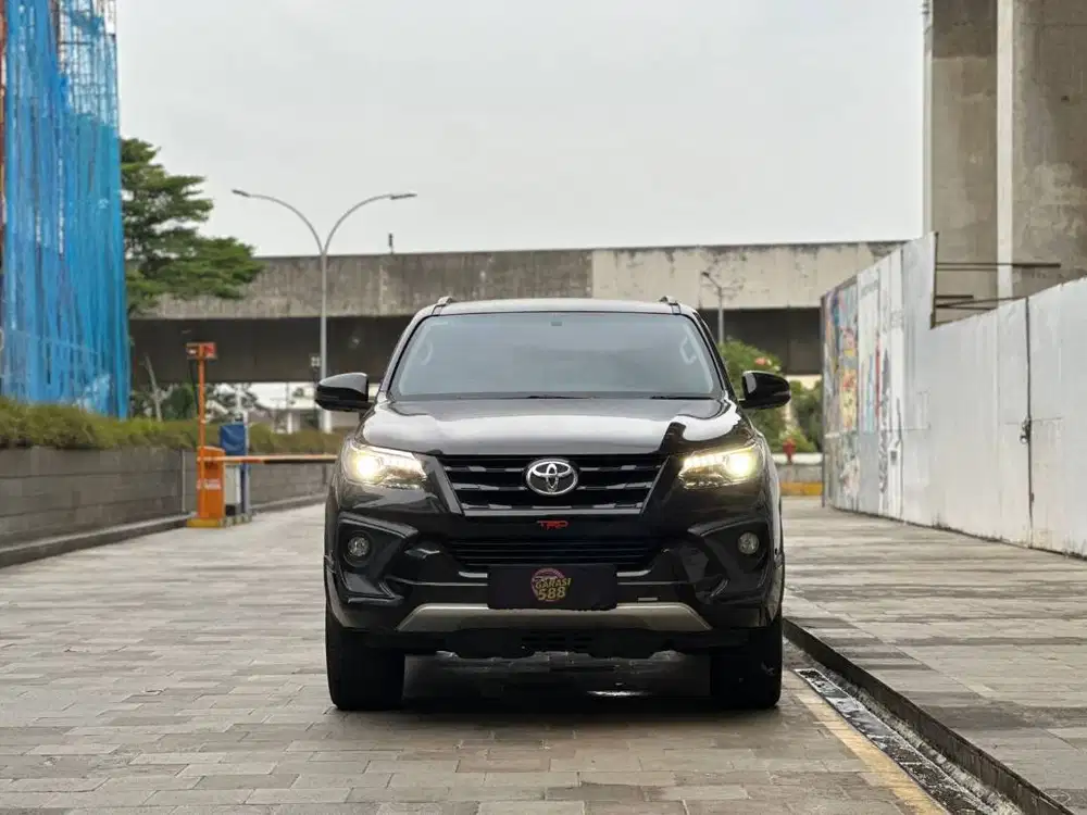 JUAL MURAH !!! Toyota Fortuner 2.4 VRZ TRD