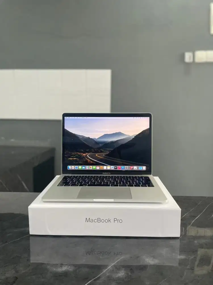 MacBook Pro 13 inch 2017 RAM 8 GB/SSD 256 GB