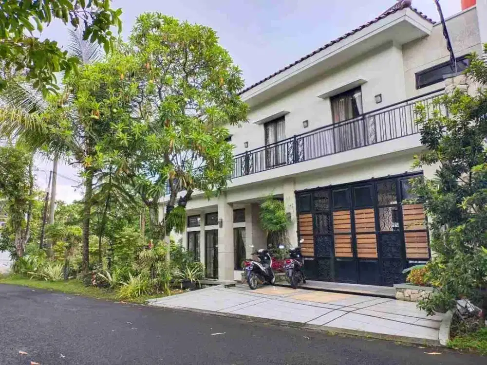 Rumah Hook View Gunung di Sentul City Bogor
