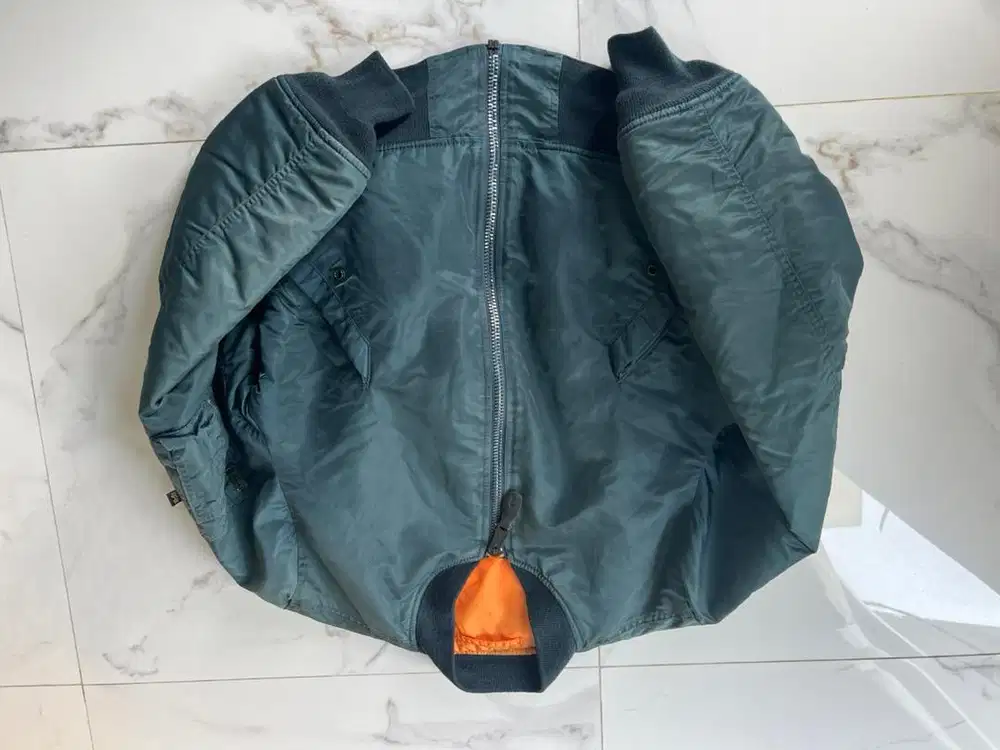 Jaket bomber Alpha
