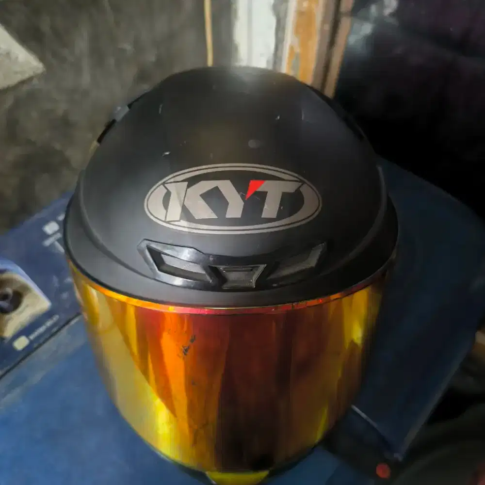 Helm KYT TT Corse