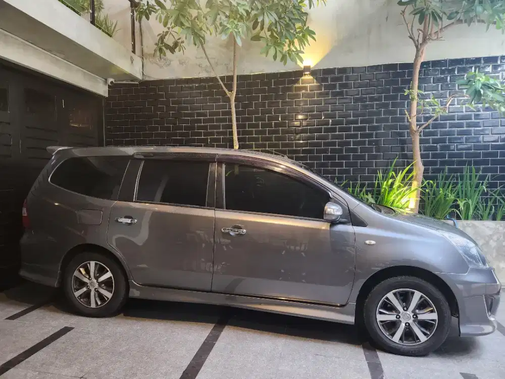 Nissan Grand Livina Highway Star 2012 Matic