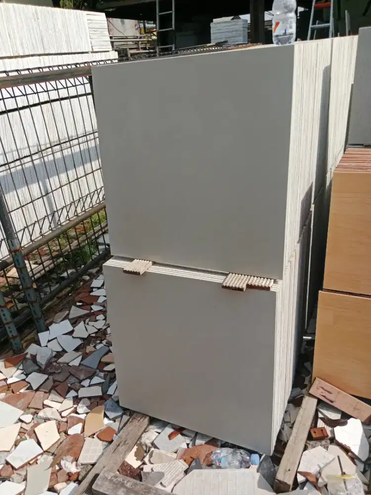 Granito 60×60 bekas mulus