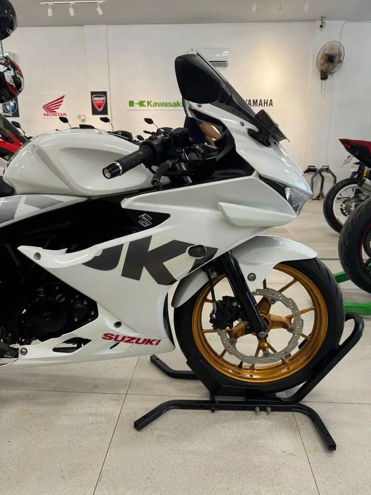 Suzuki GSX-R 150 Keyless 2017 warna Putih GSXR GSX R R150 CC Sport New