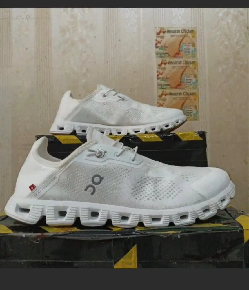 Sepatu on cloud 5 size 43