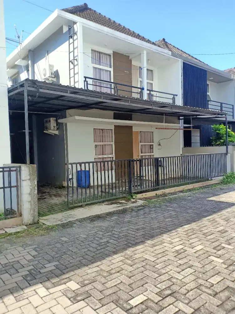 Disewakan bulanan/tahunan. Rumah 3 Km Tidur, 2 Km Mandi & perabotan