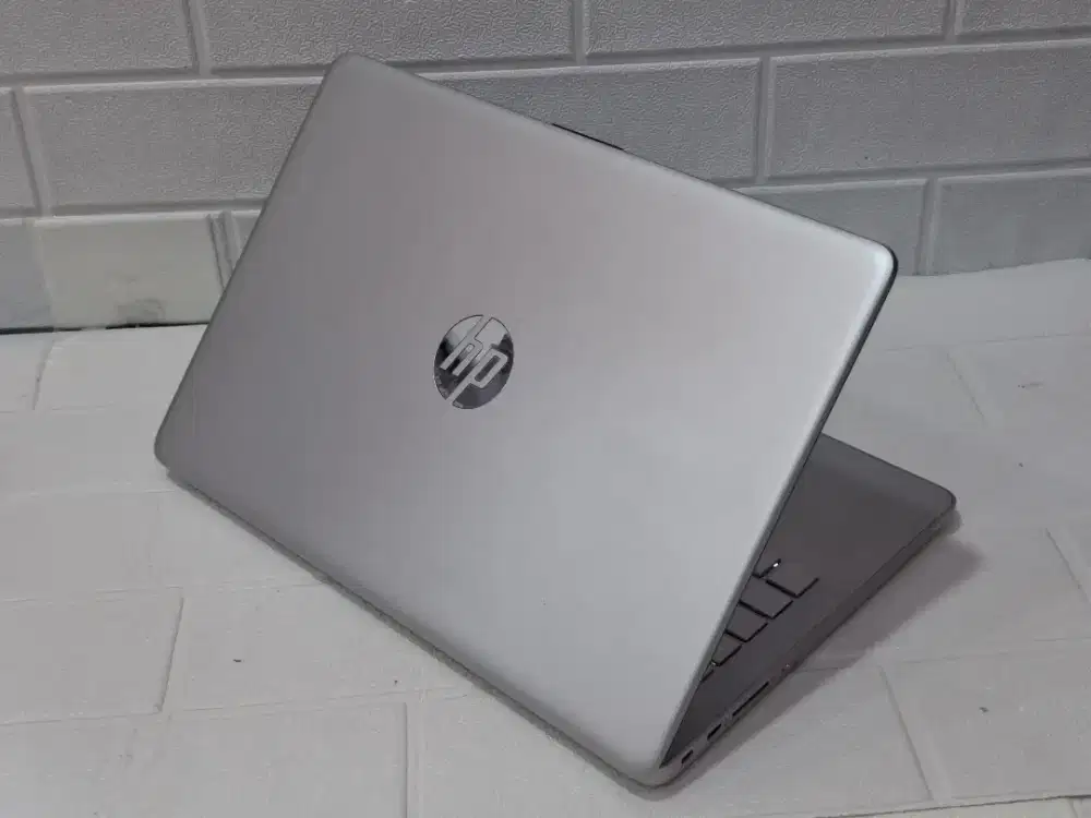 Laptop hp 14-bw0xx prosesor AMD A4-9125 RADEON R3/Ram 4GB/SSD 128GB