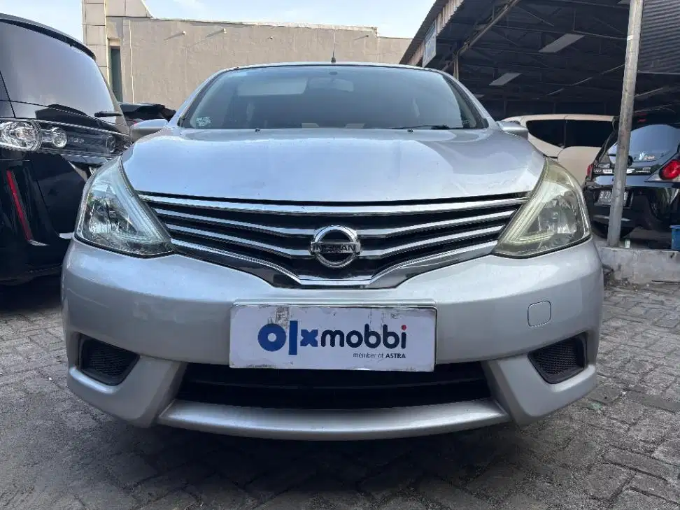 LOW DP Nissan Grand Livina 1.5 SV Bensin-AT 2014 SIQ
