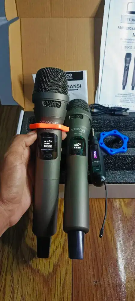 Mic wireless universal advance 209 BARU charger