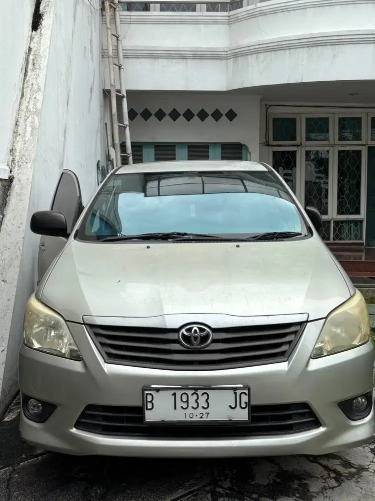 TOYOTA KIJANG INNOVA BENSIN (2012) TYPE 2.0 J - MT