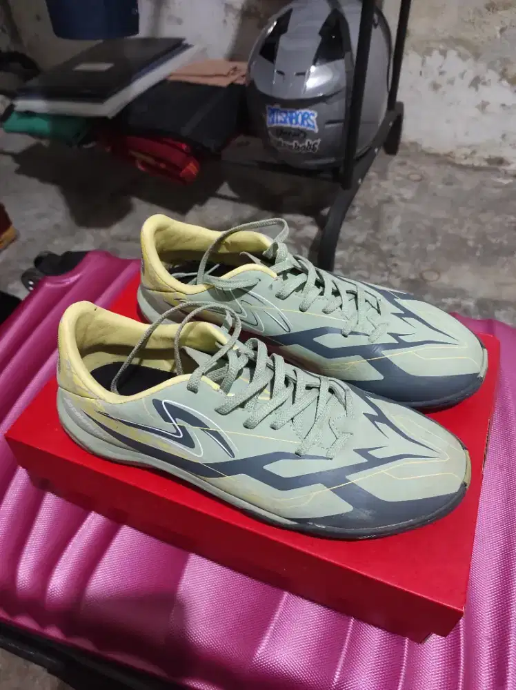 SEPATU FUTSAL SPECS