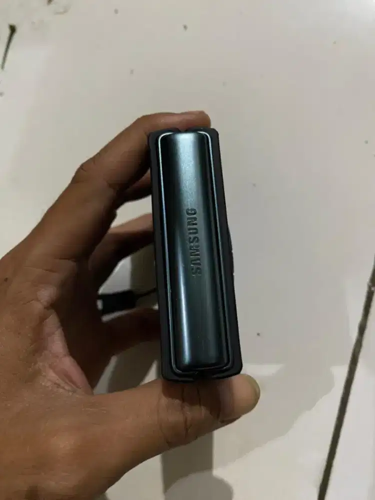 Samsung flip 3 ram 8/256