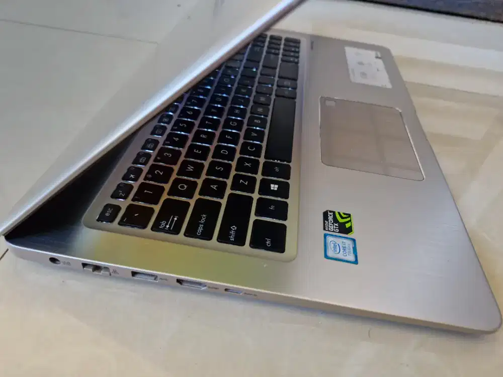 Asus vivobook pro core i7 gaming ram 16gb ssd 512gb vga gtx 1050 mulus