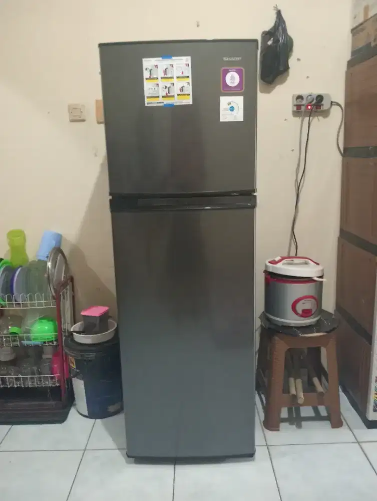 Kulkas Sharp 2 pintu tipe SJ -316 bekas