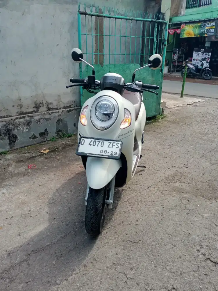 DIJUAL HONDA SCOOPY PRESTIGE THN 2024 WARNA PUTIH