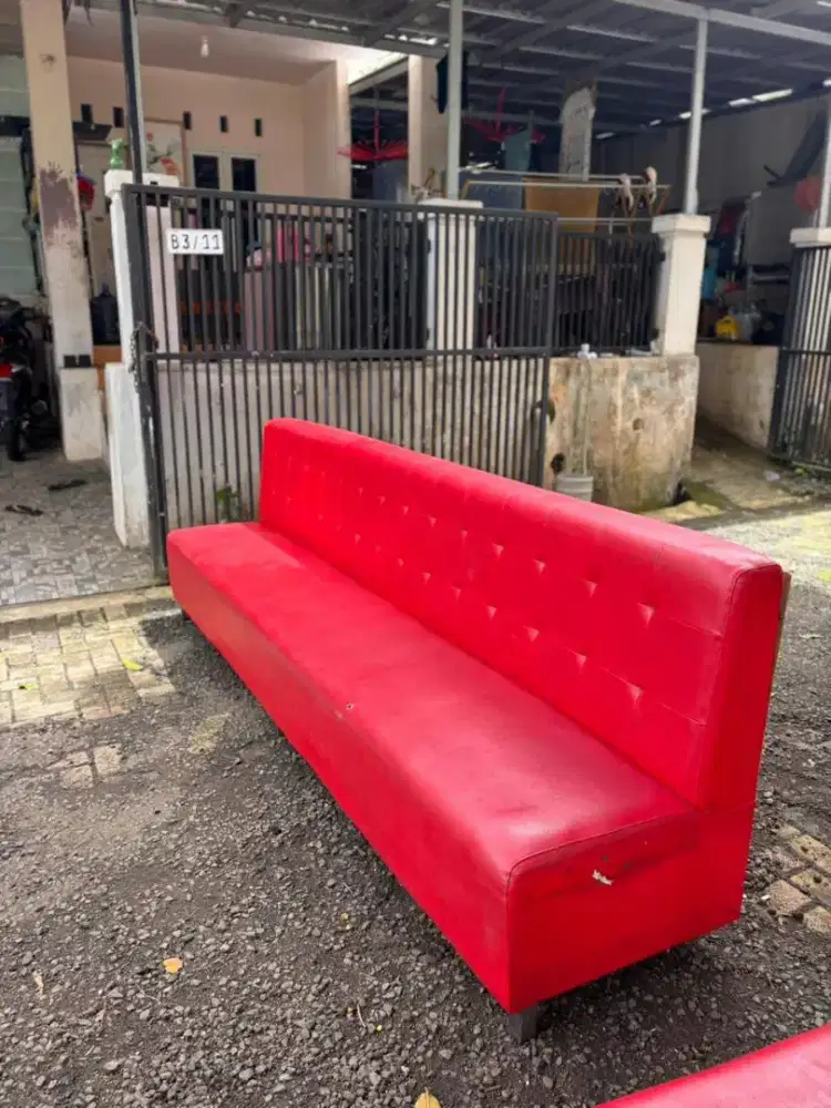Jual cepat
Sofa 
Panjang 285 cm
3 unit

Harga 1,3jt/unit