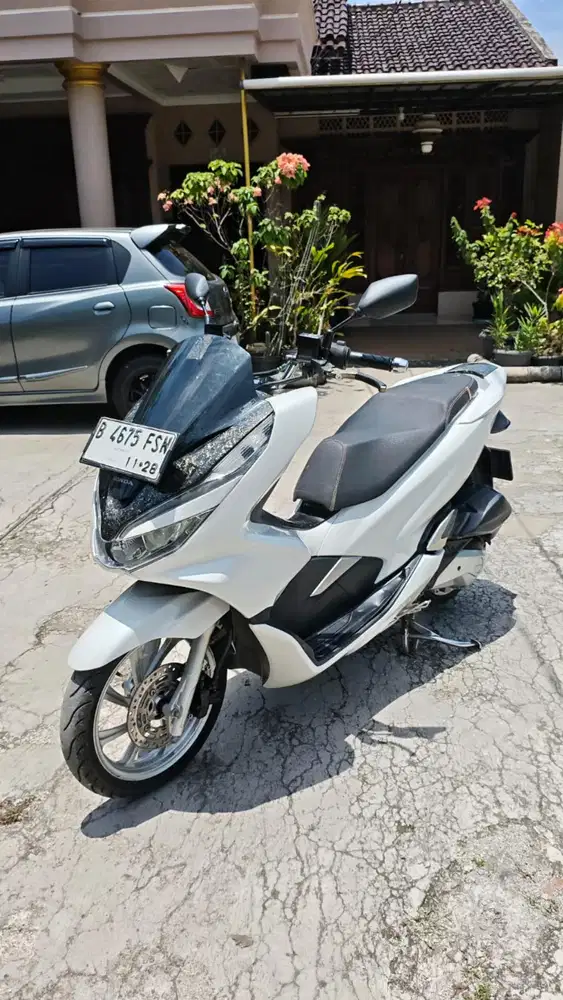 Forsale honda PCX 2018 putih