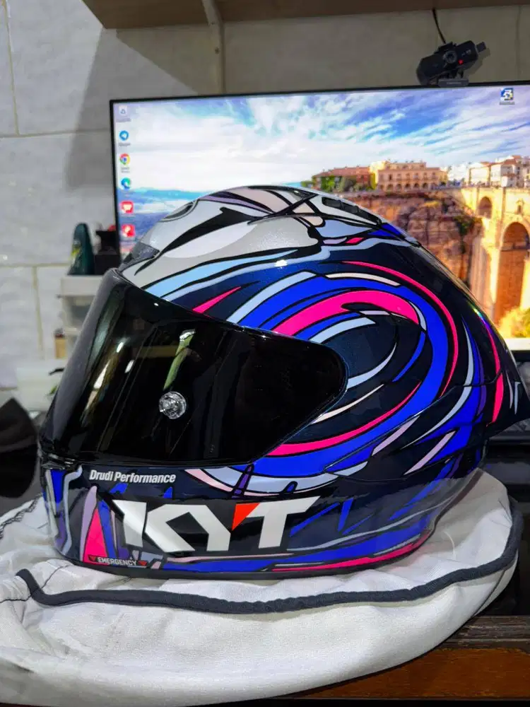 KYT NZ Race Bastianini Ukuran L dapat 2 Visor