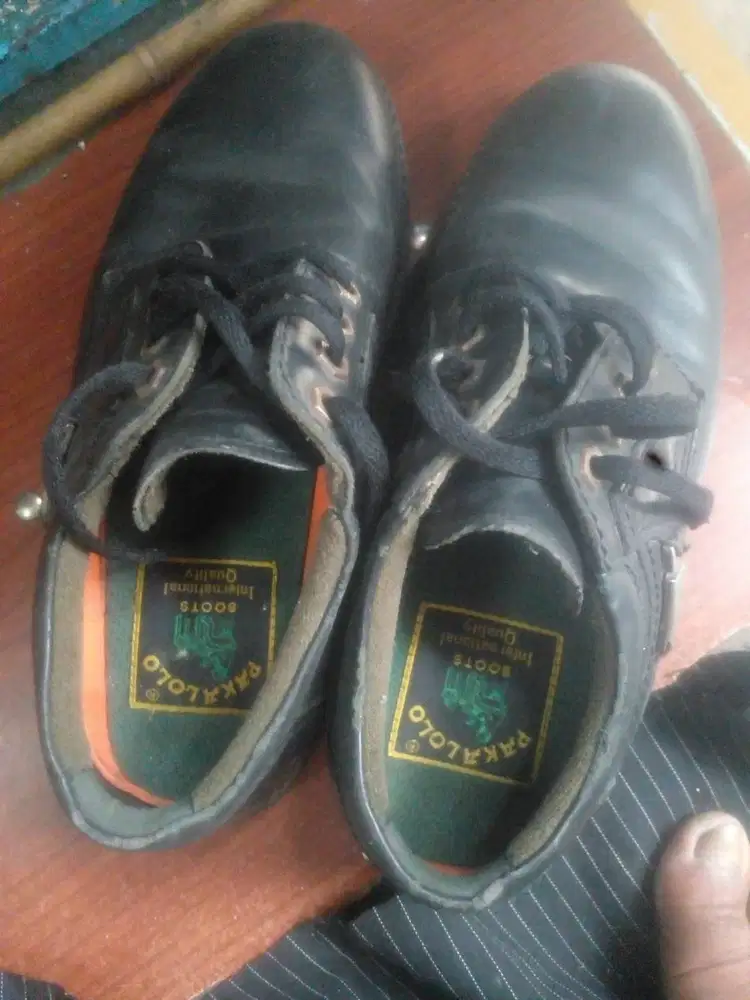 Mau jual sepatu merk pakalolo size 40 warna hitam