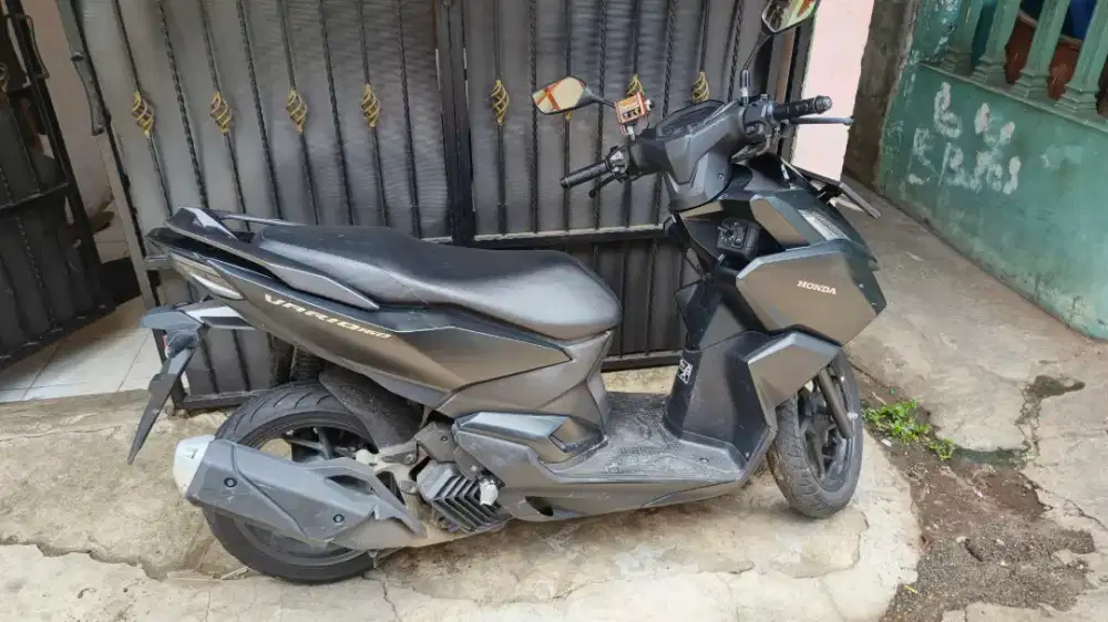 VARIO 160 CC warna hitam