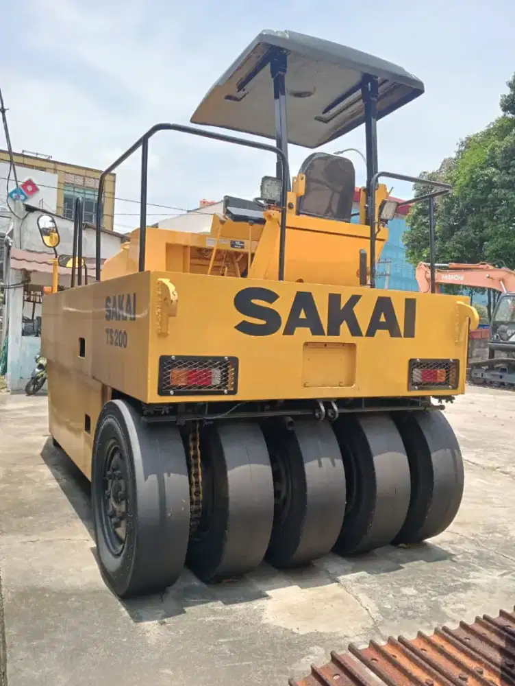JUAL TIRE ROLLER / PNEUMATIC ROLLER SAKAI TS200.