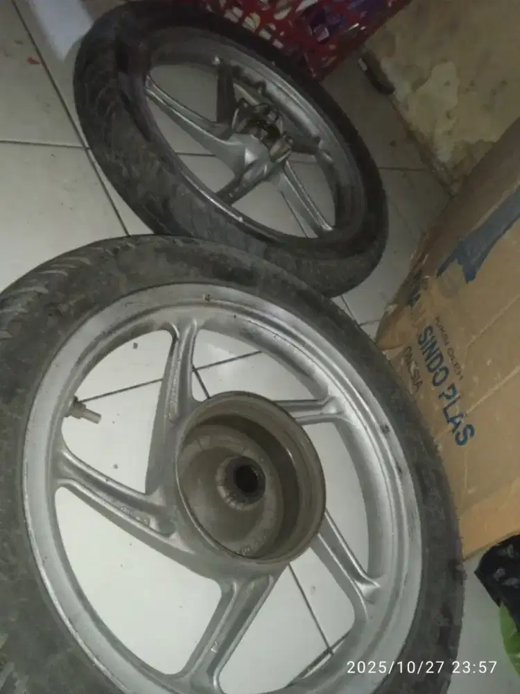VELG vario beserta ban tubles (2013)