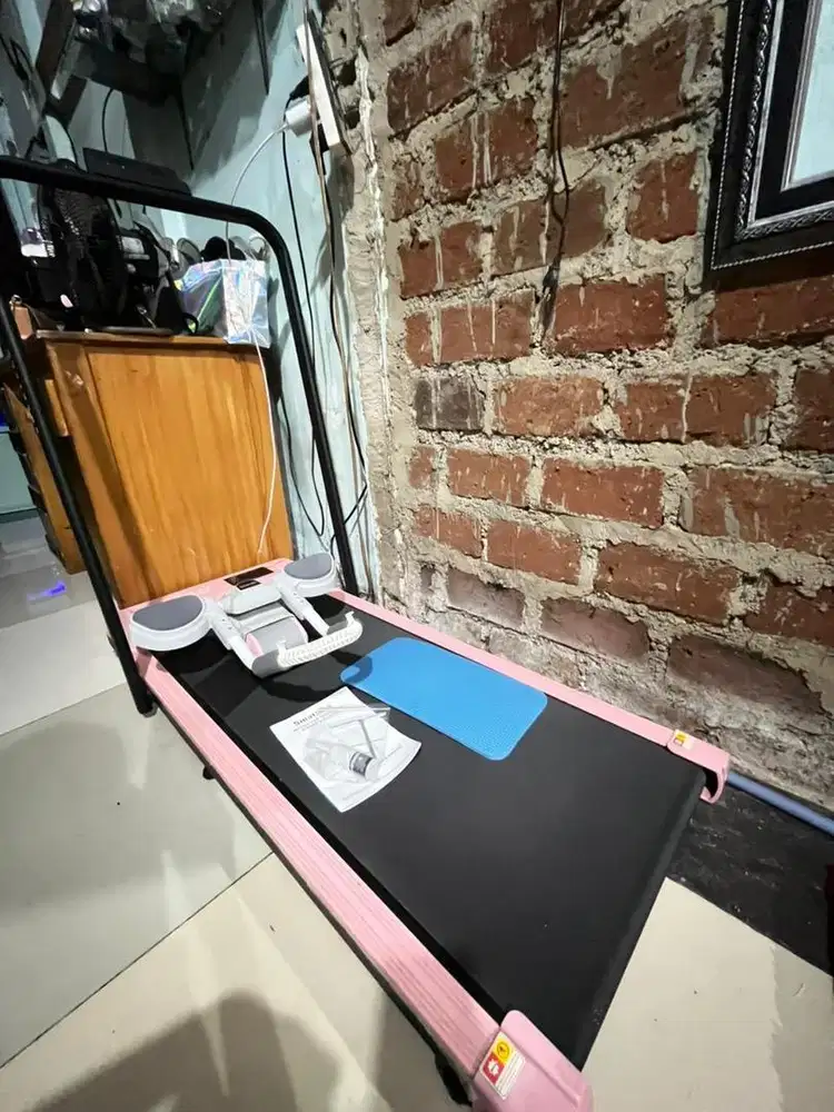 Tredmill digital dan alat pengecil perut